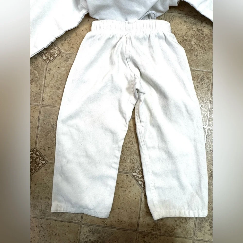 Little Kids White Karate Martial Arts Uniform Size 000